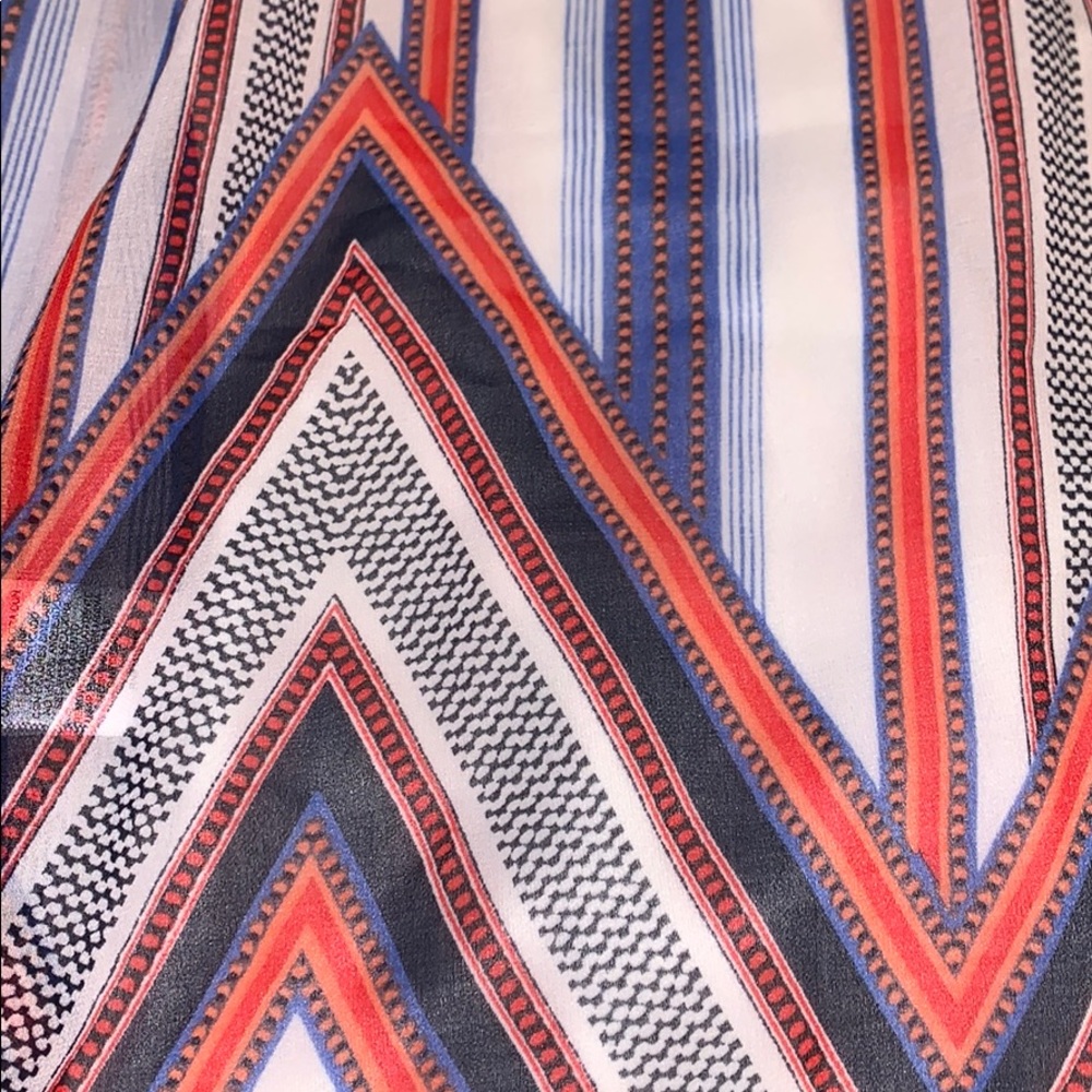 Patterned blouse✨ - Picture 2 of 3